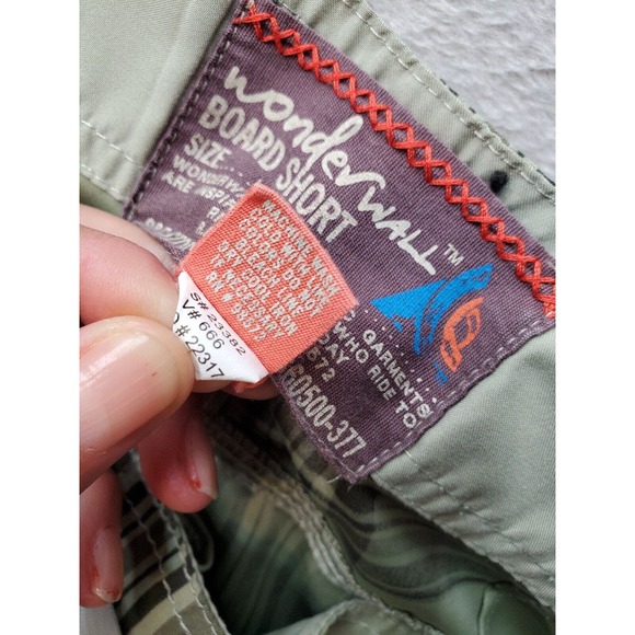 Wonderwall Board Shorts Mens 34 Green Plaid 100% Polyester Zip Pocket Drawstring - Picture 7 of 8